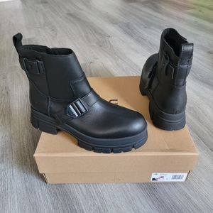 UGG Ashton Short Waterproof Leather Boot
